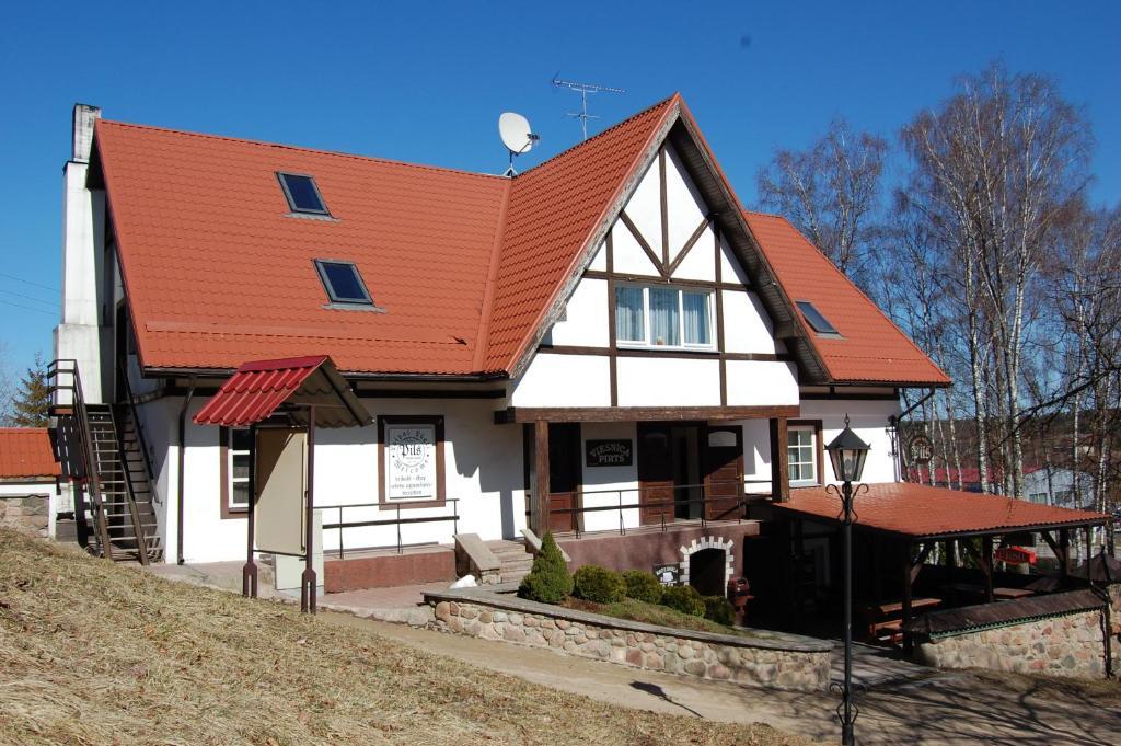 Pils Hotel Кандава Екстериор снимка