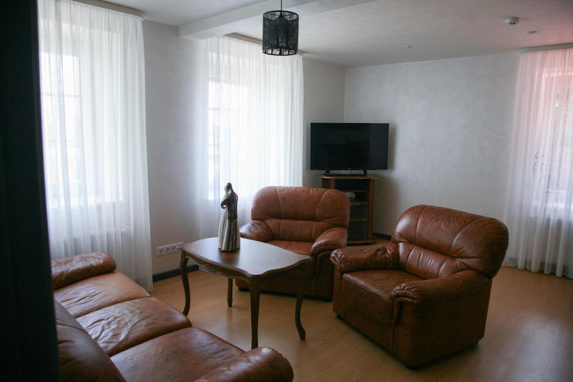 Pils Hotel Кандава Екстериор снимка