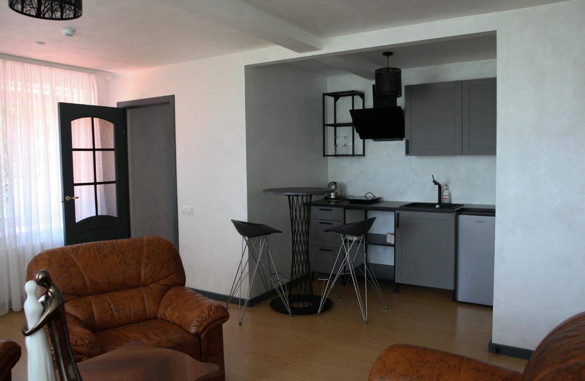 Pils Hotel Кандава Екстериор снимка