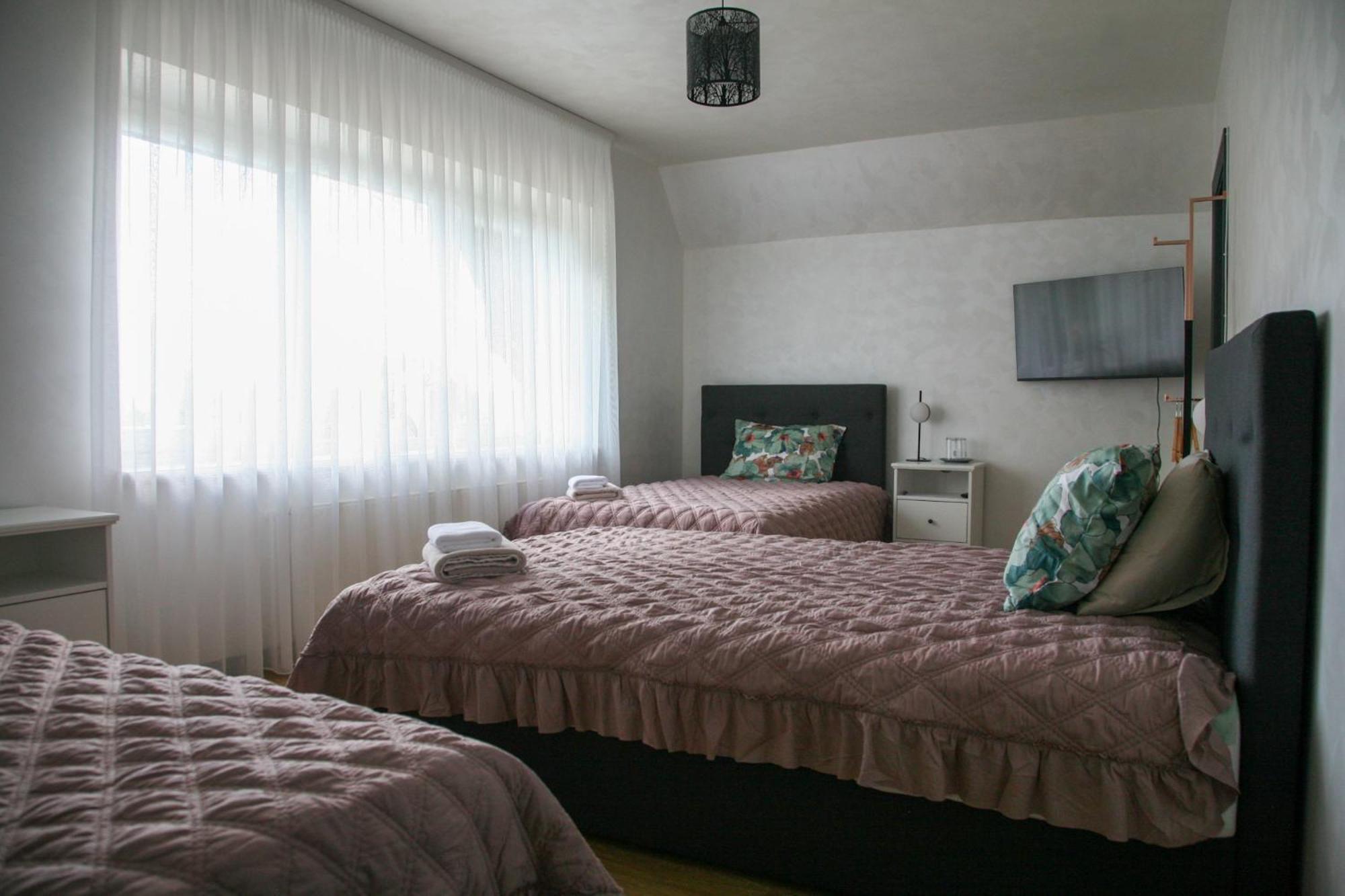 Pils Hotel Кандава Екстериор снимка