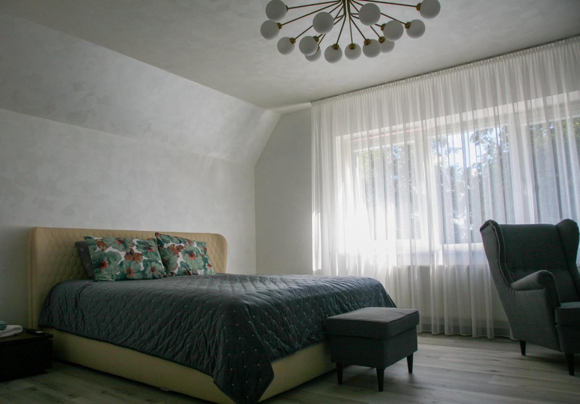 Pils Hotel Кандава Екстериор снимка