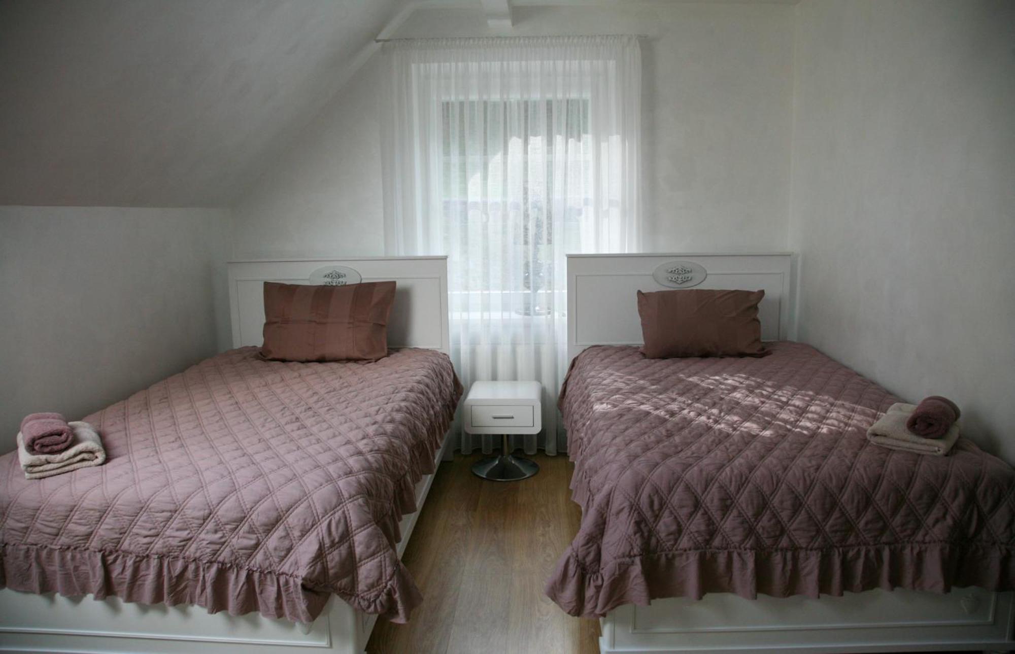 Pils Hotel Кандава Екстериор снимка