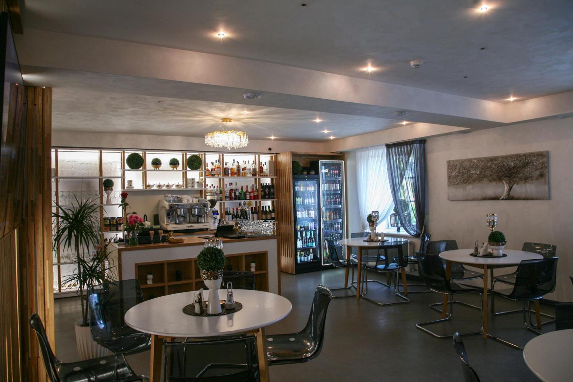 Pils Hotel Кандава Екстериор снимка