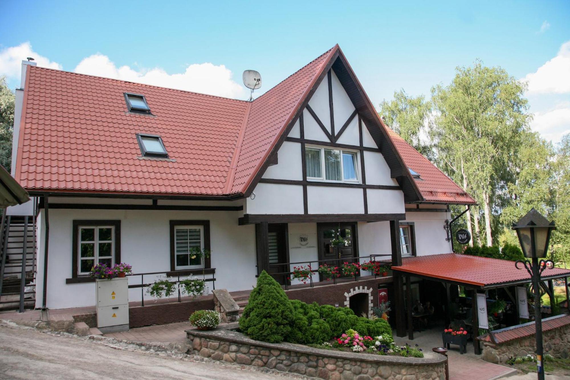 Pils Hotel Кандава Екстериор снимка